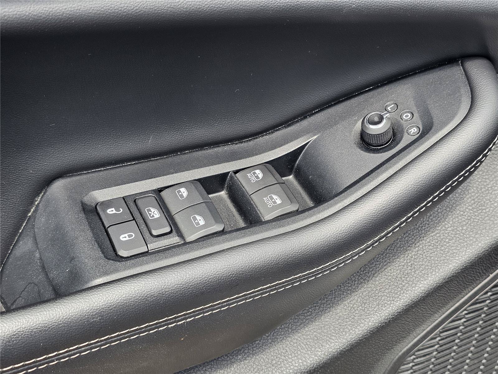Used 2024 Silver Zynith Jeep Altitude image 15