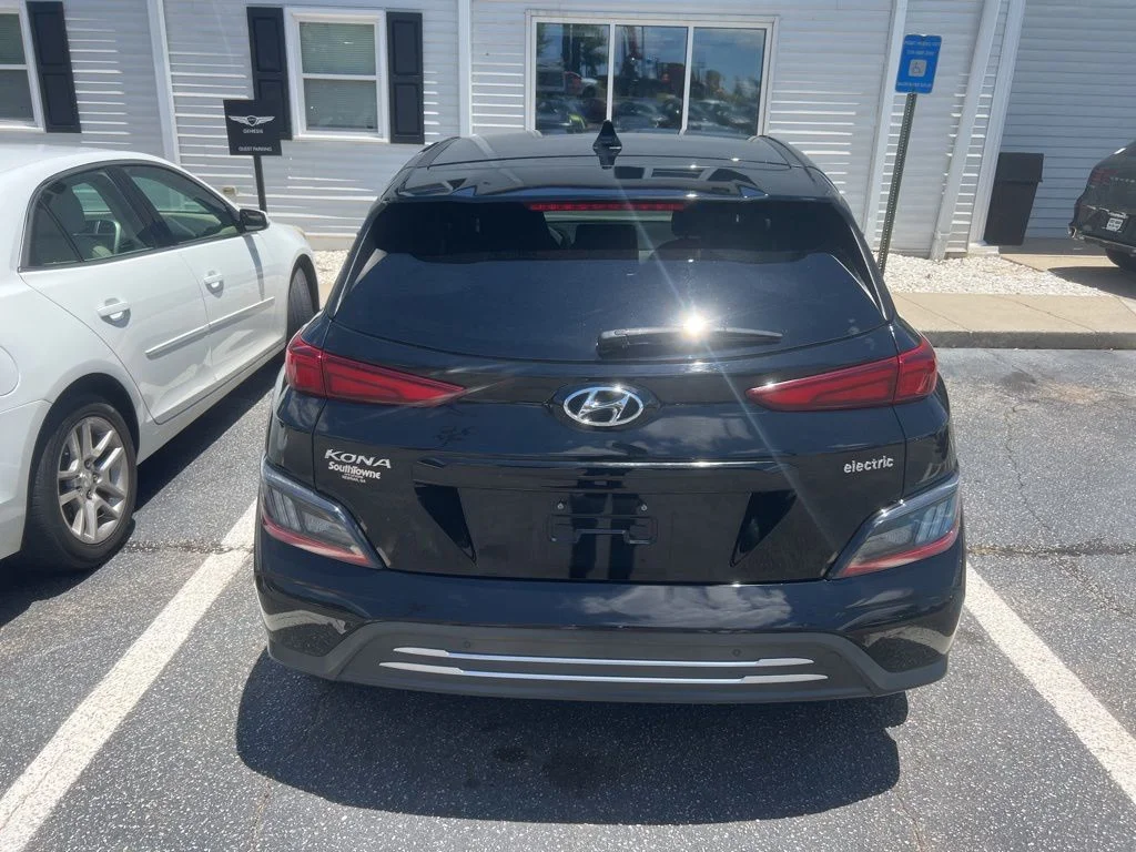 Used 2023 Black Hyundai Limited image 4