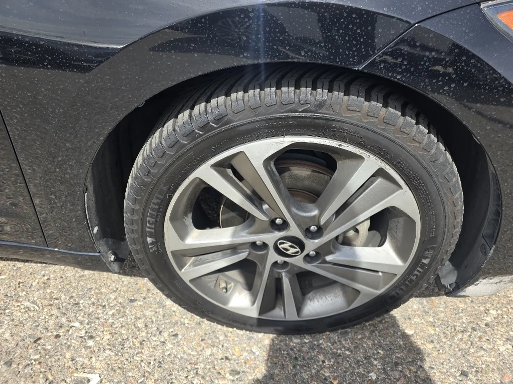 Used 2017 Phantom Black Hyundai Limited image 21