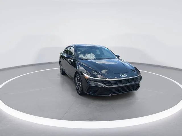 Used 2025 Black Hyundai SEL Sport image 2