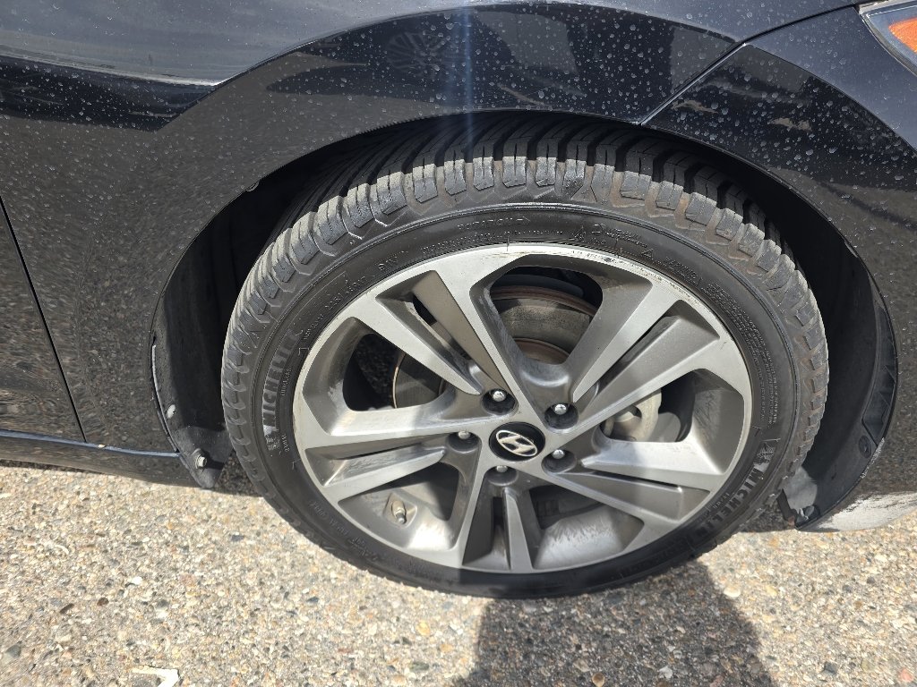 Used 2017 Phantom Black Hyundai Limited image 20