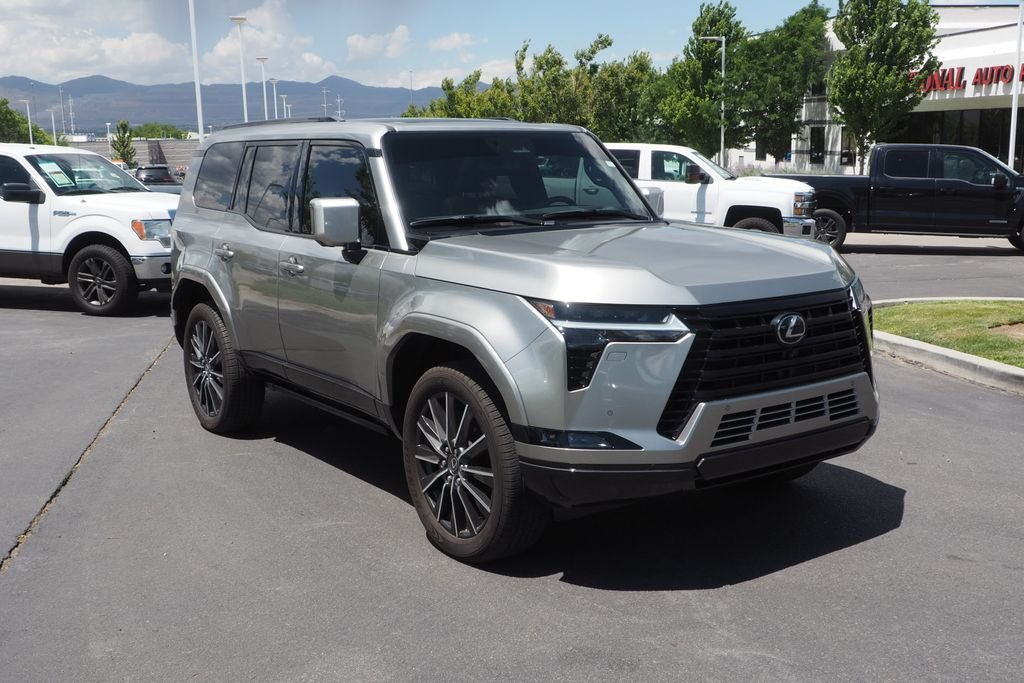 Used 2025 Silver Lexus 550 Luxury+ image 9