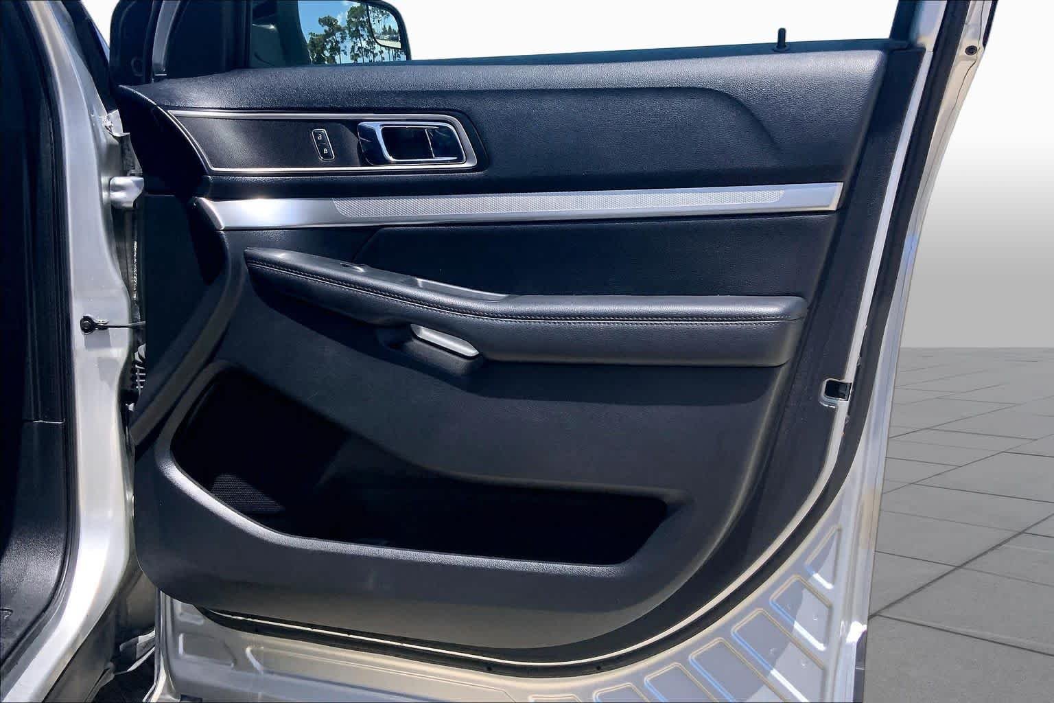 Used 2016 Ingot Silver Ford XLT image 22