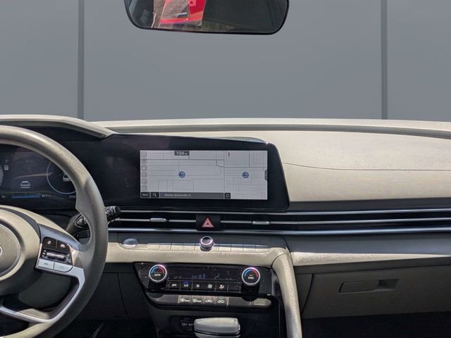 Used 2024 White Hyundai SEL image 17