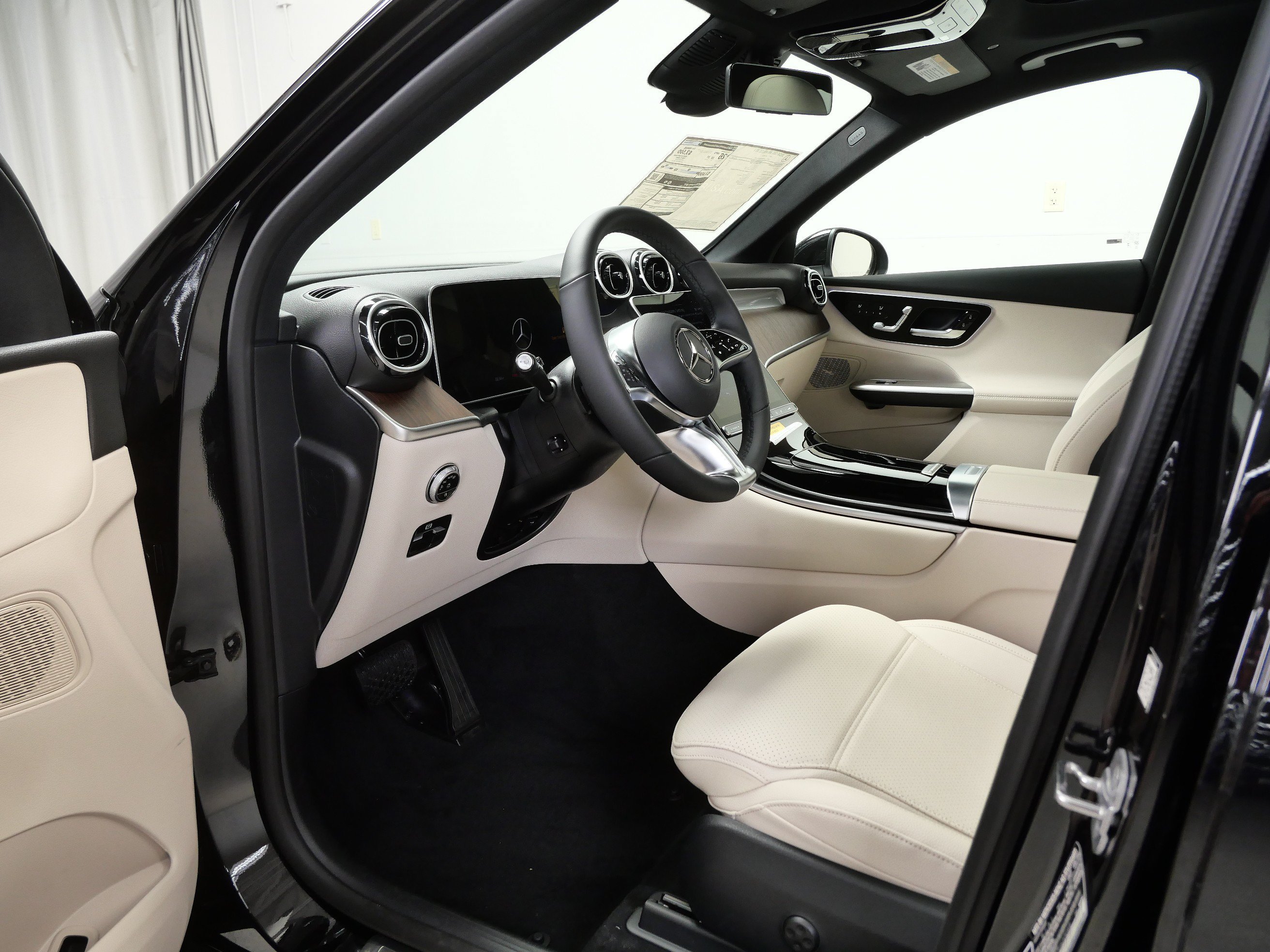 New 2026 Obsidian Black Metallic Mercedes-Benz GLC 300 image 7
