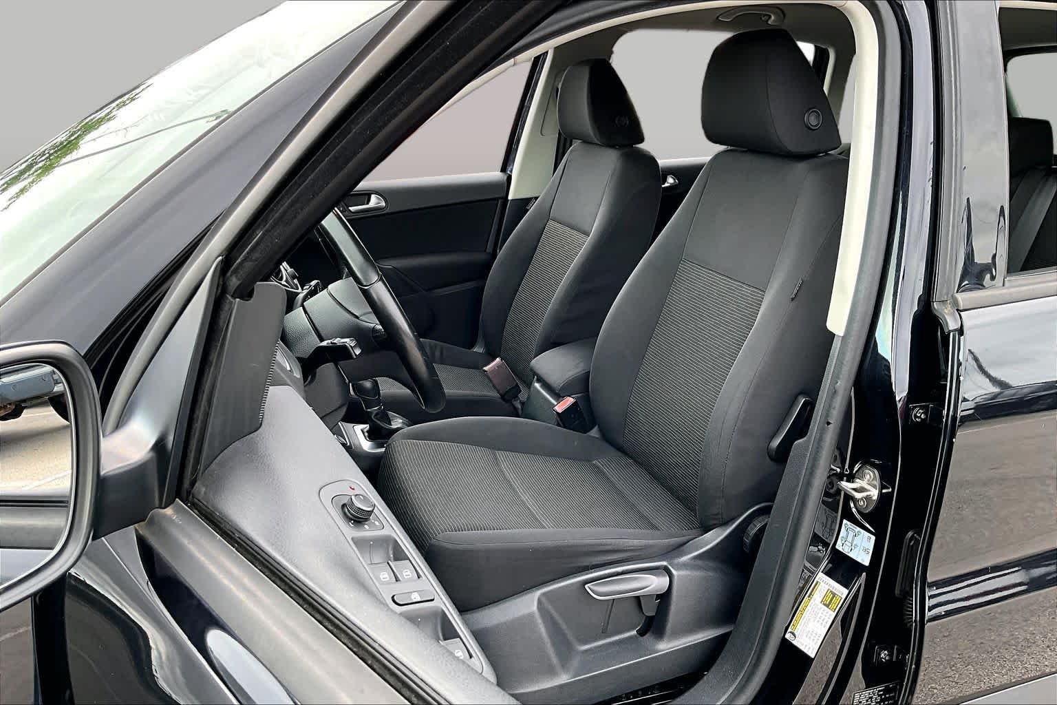 Used 2017 Deep Black Pearl Metallic Volkswagen  image 8