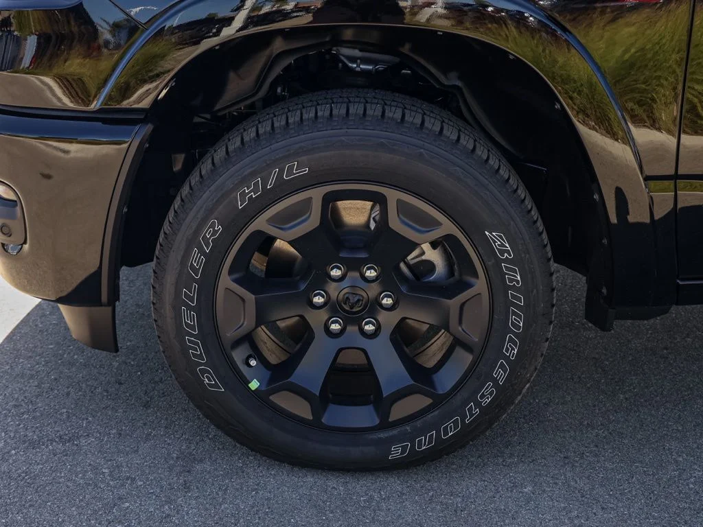 New 2026 Diamond Black Crystal Pearl-Coat Exterior Paint RAM Big Horn Night Edition image 11