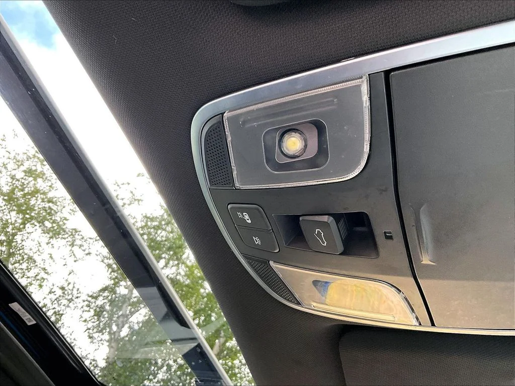 Used 2018 Electric Blue Hyundai Sport image 22