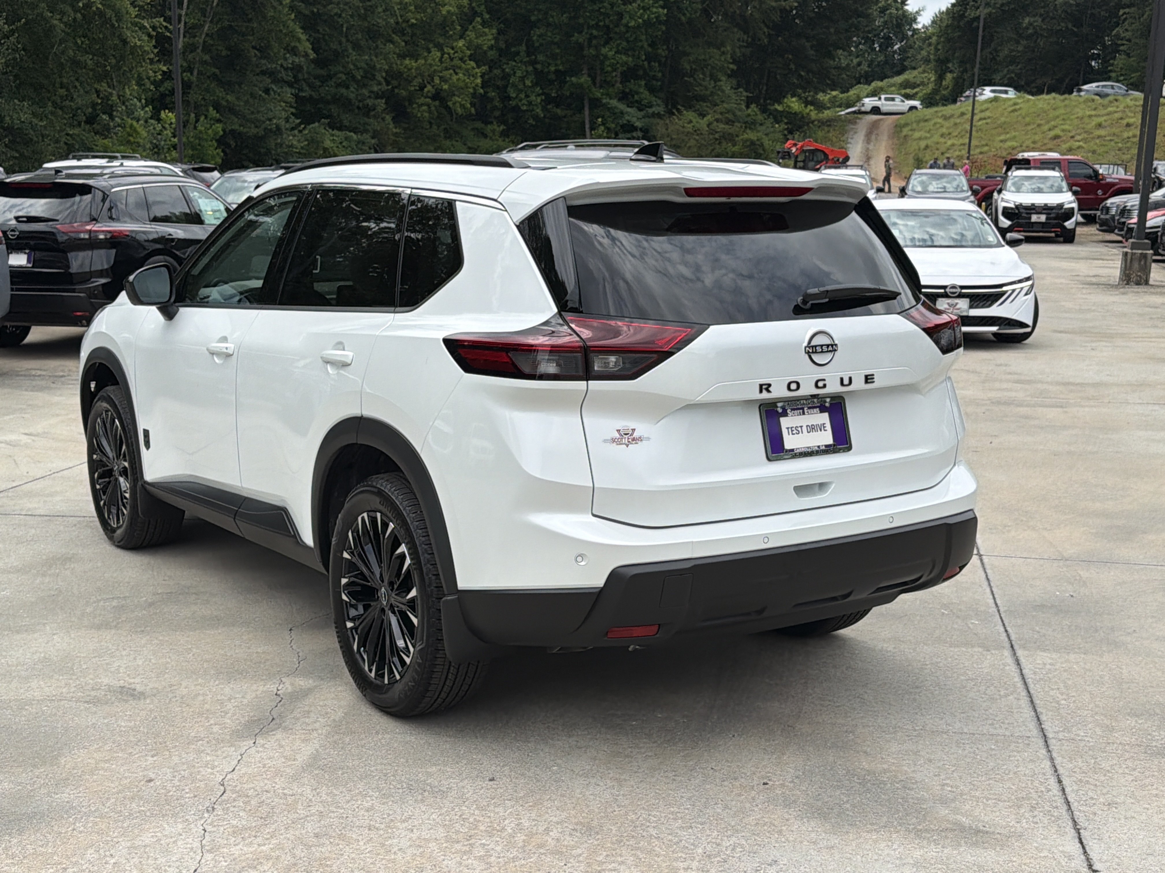 New 2026 Everest White Pearl Tricoat Nissan Dark Armor image 6