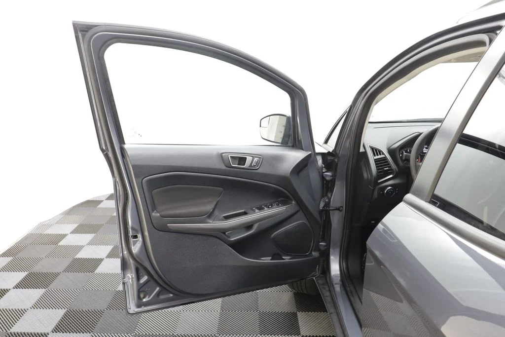 Used 2021 Smoke Metallic Ford SE image 5