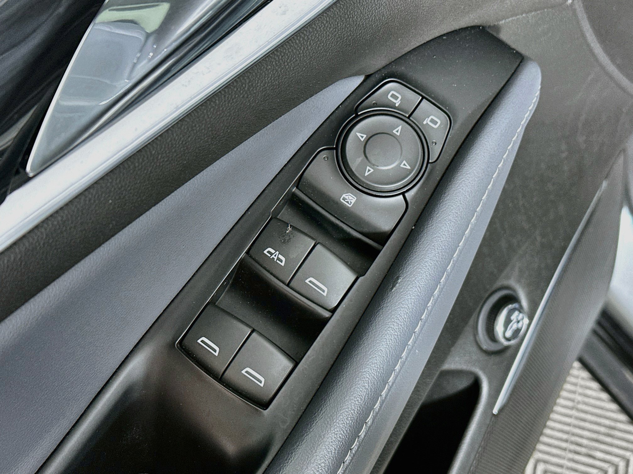 Used 2023 Moonstone Gray Metallic Buick Essence image 18