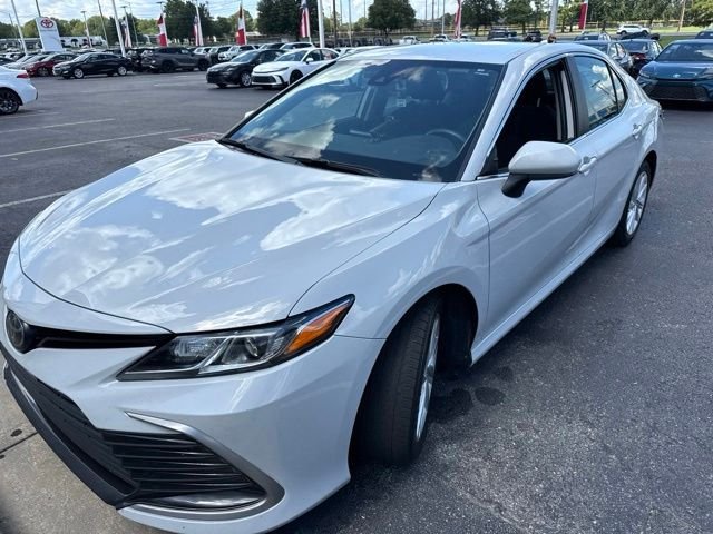 Used 2022  Toyota LE image 1