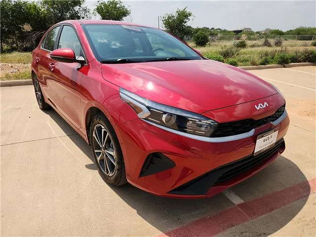 Used 2024 Currant Red KIA LXS (IVT) image 6