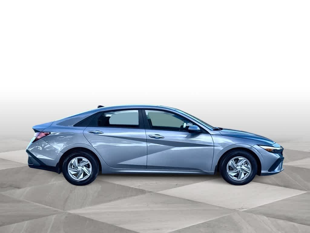Used 2026 Fluid Metal Hyundai SE image 9