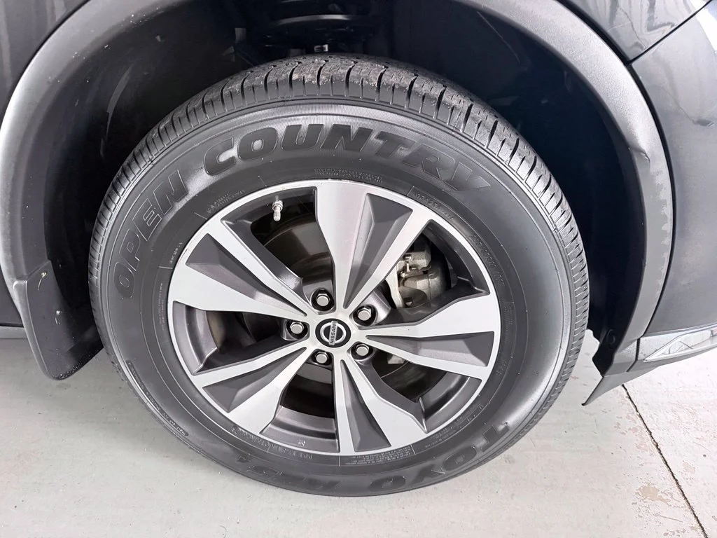 Used 2019 Black Nissan S image 4