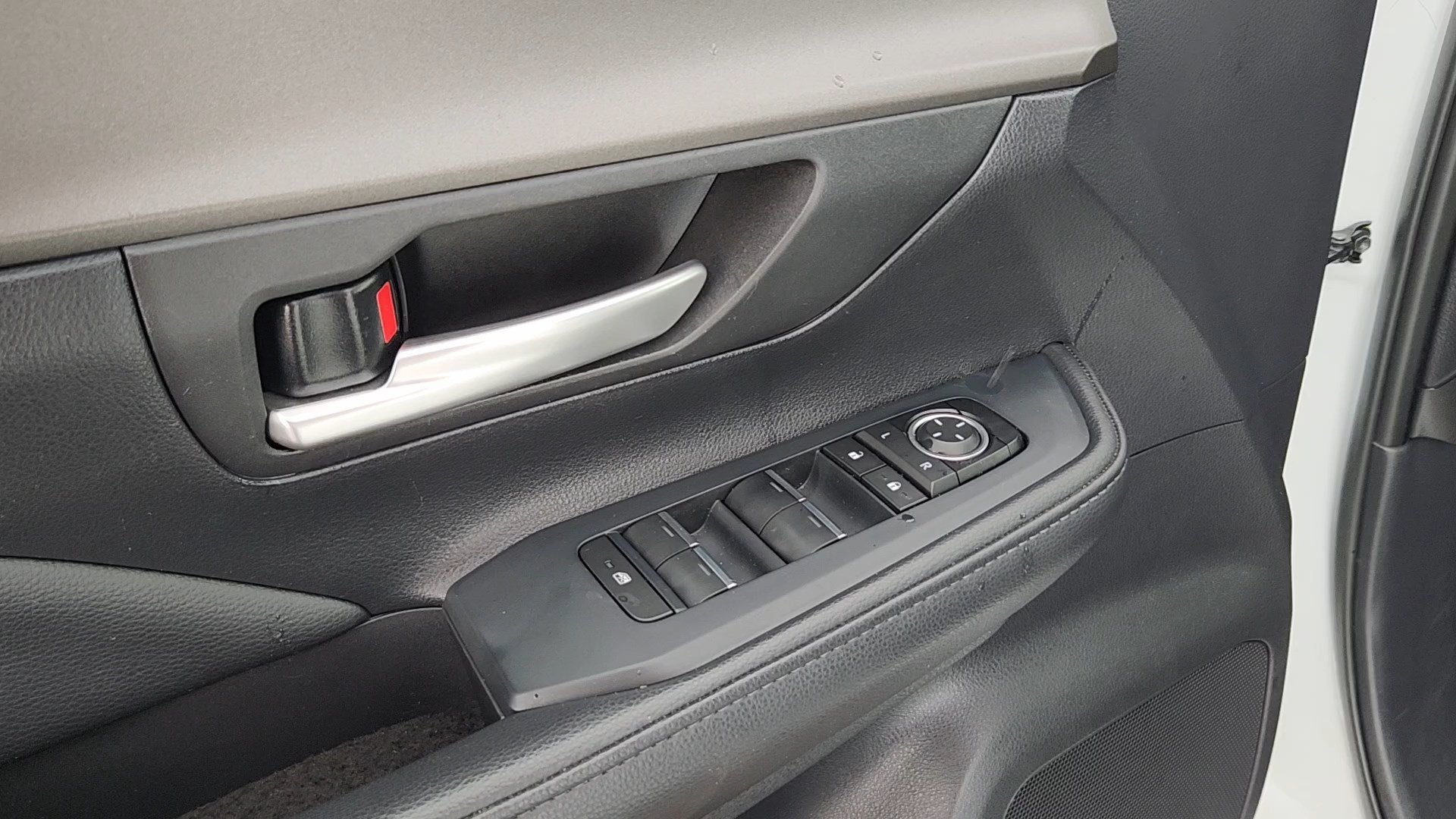 Used 2025 Wind Chill Pearl Toyota XLE image 7