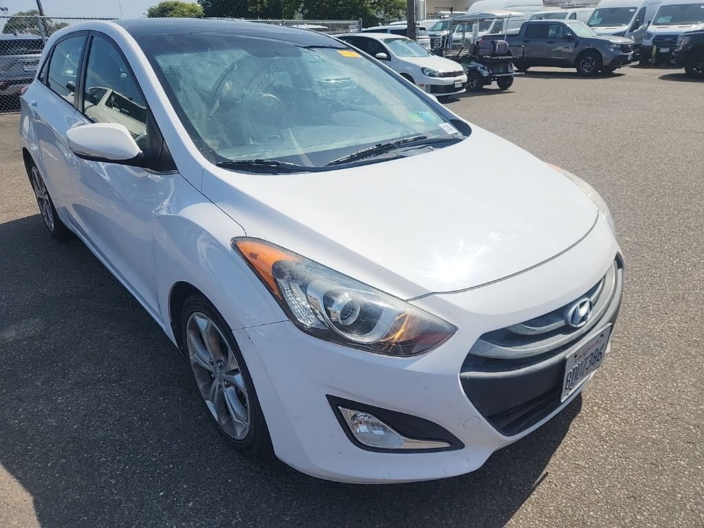 Used 2013 White Hyundai Base image 1