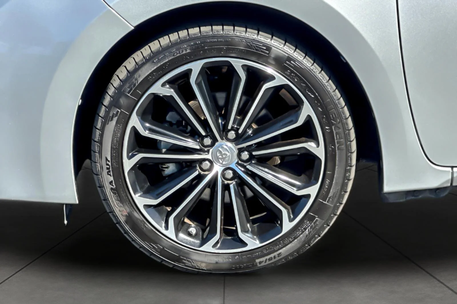 Used 2014 CLASSIC SILVER Toyota S Plus image 23