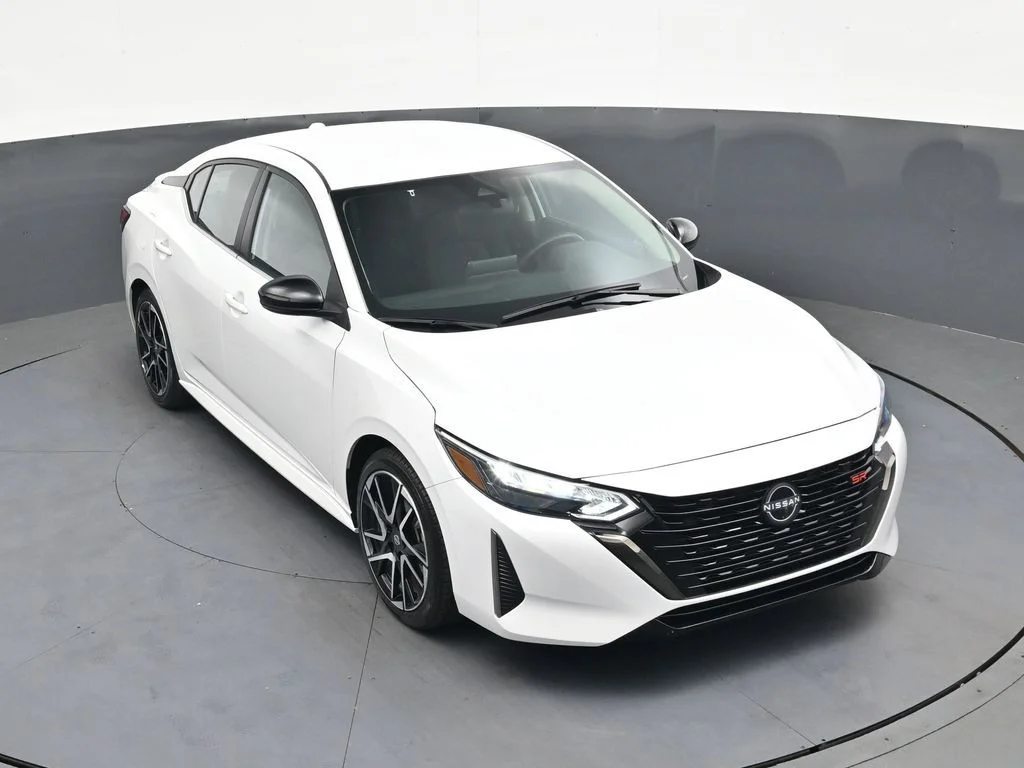Used 2025 White Nissan SR image 32