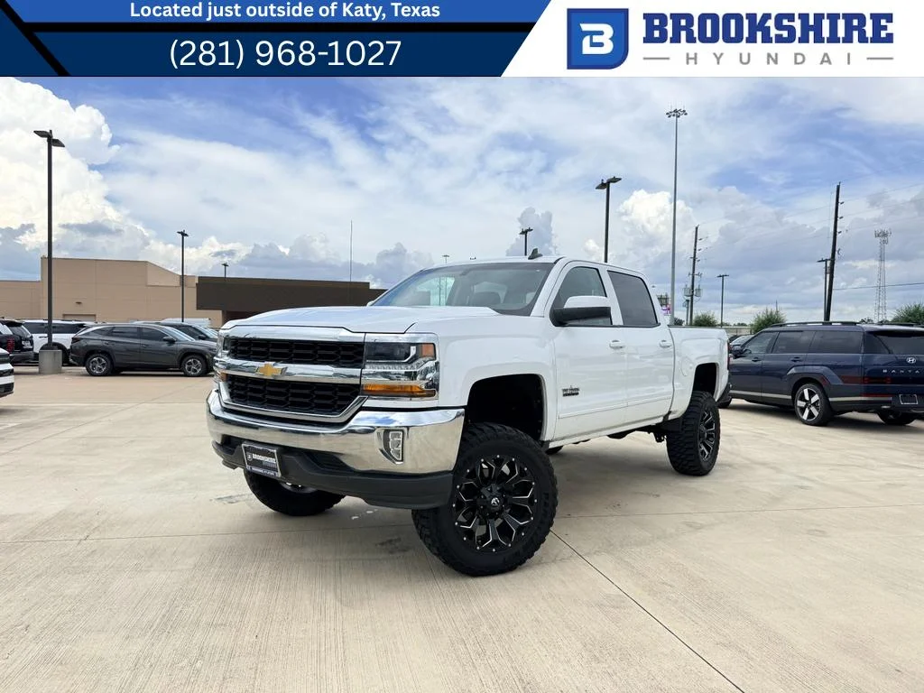 Used 2018 Summit White Chevrolet LT image 1