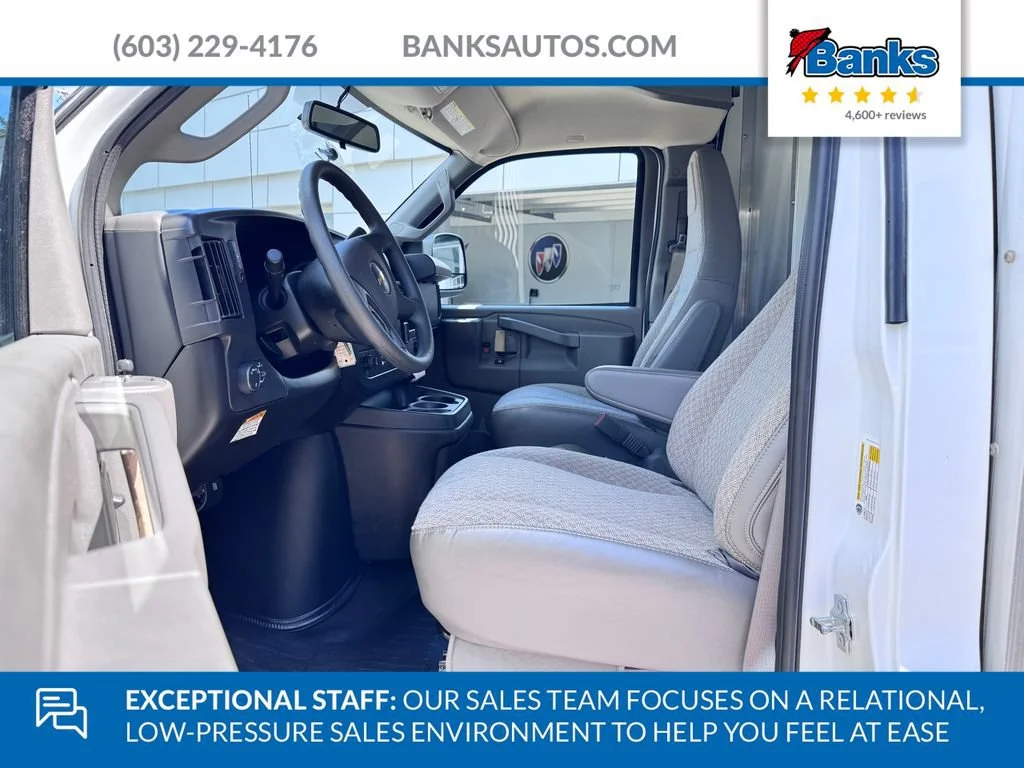 Used 2025 Summit White Chevrolet Work Van image 9