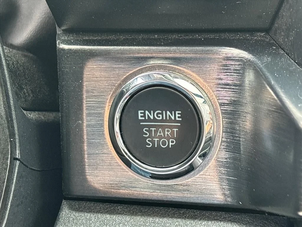 Used 2025 White Ford Lariat image 36
