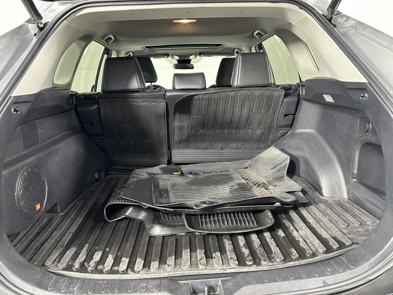 Used 2021 Silver Sky Metallic Toyota XLE Premium image 17