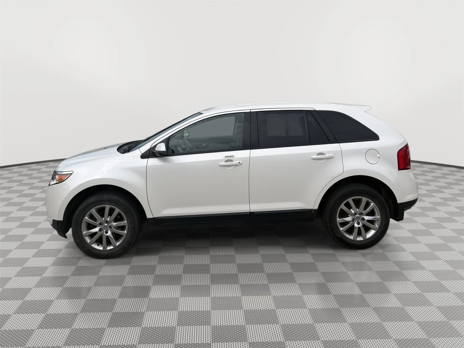 Used 2013 White Ford 4dr SEL AWD image 3