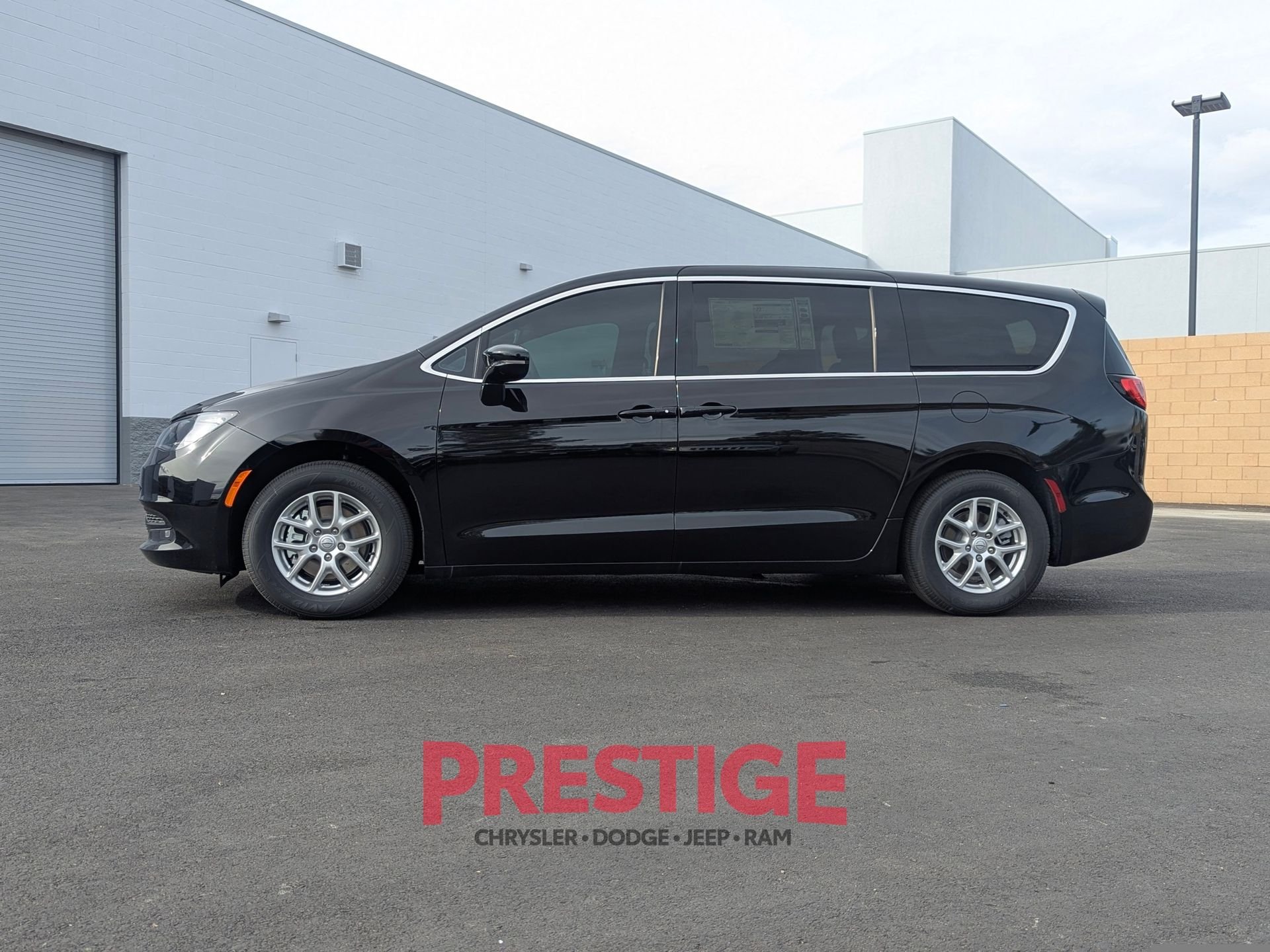 2026 Chrysler Voyager LX - Photo 10