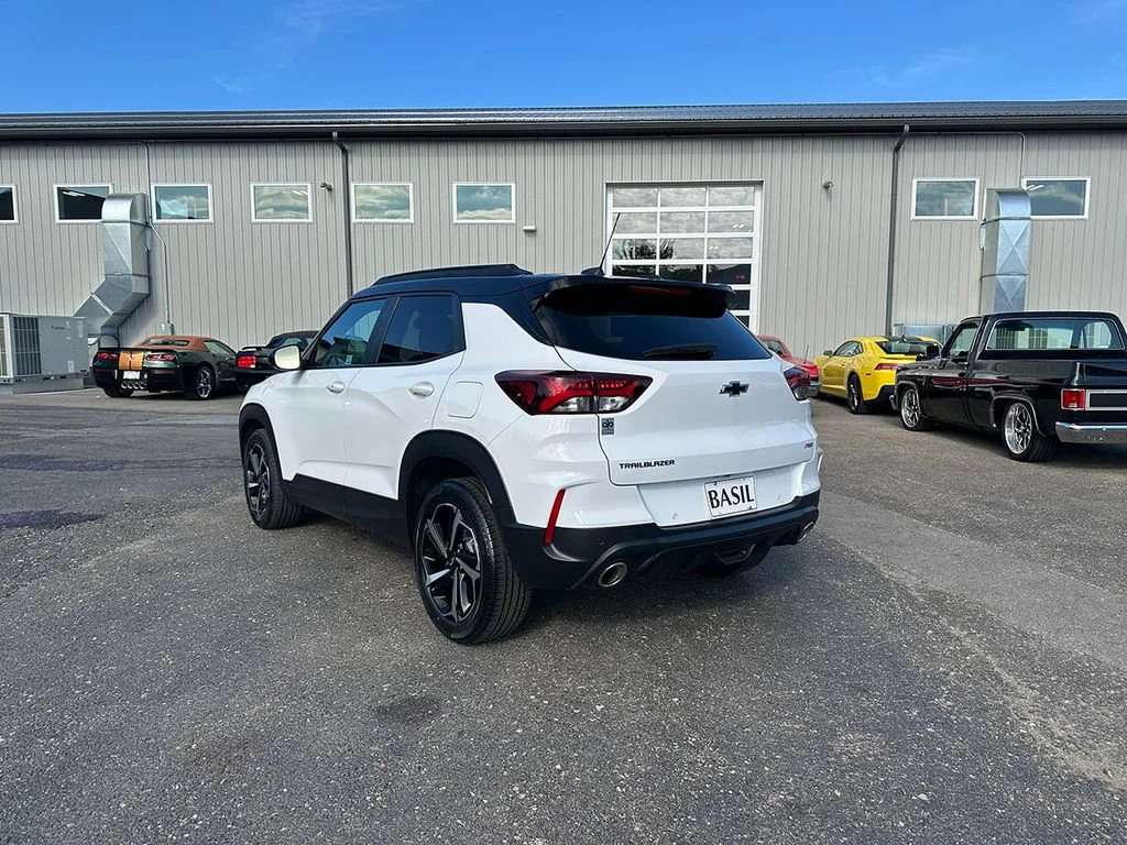 Used 2023 SUMMIT WHITE Chevrolet RS image 12