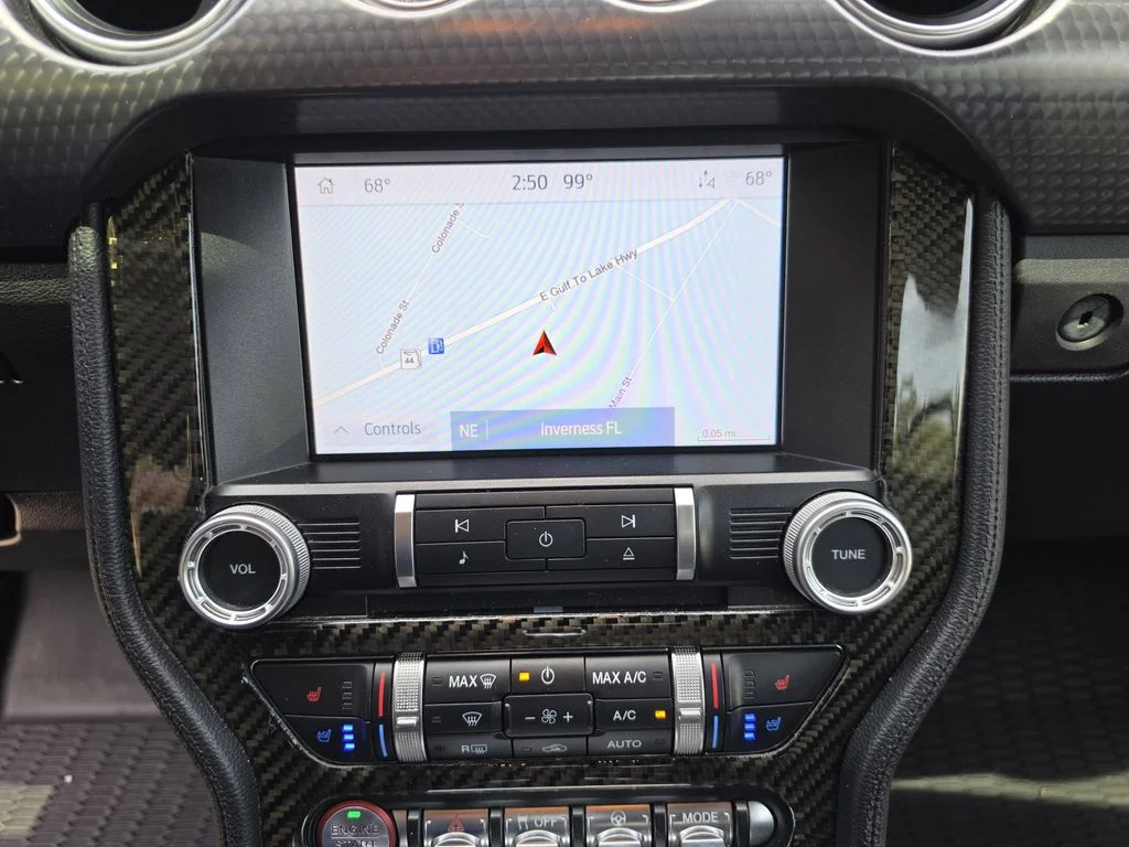 Used 2020  Ford GT Premium image 19