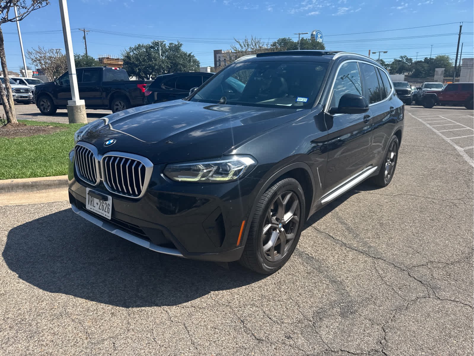 Used 2022 Carbon Black Metallic BMW sDrive30i image 2
