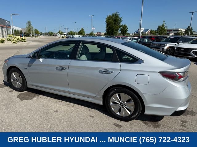 Used 2019 Silver Hyundai SE image 4