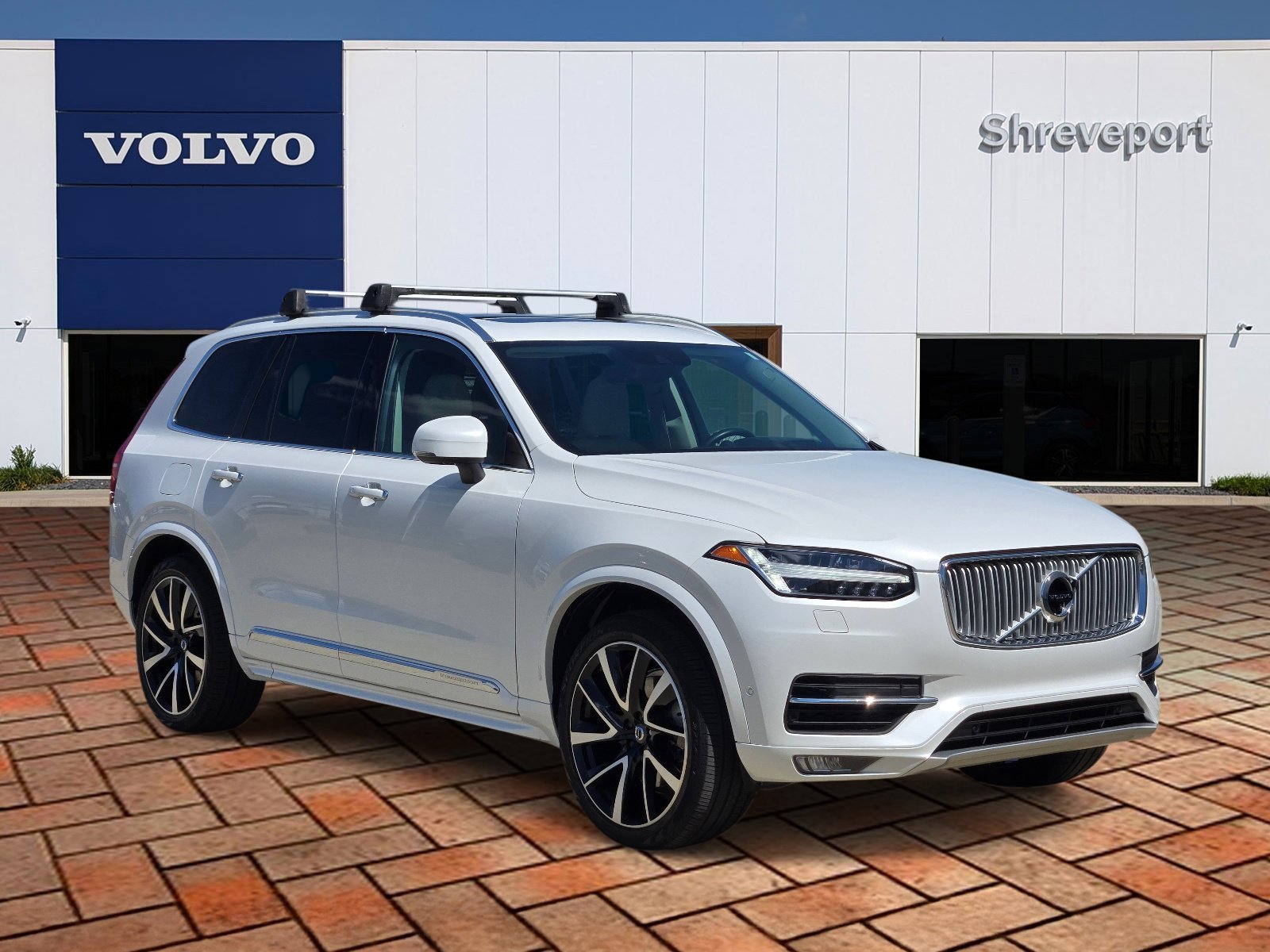 Used 2019 Crystal White Pearl Volvo Inscription image 3