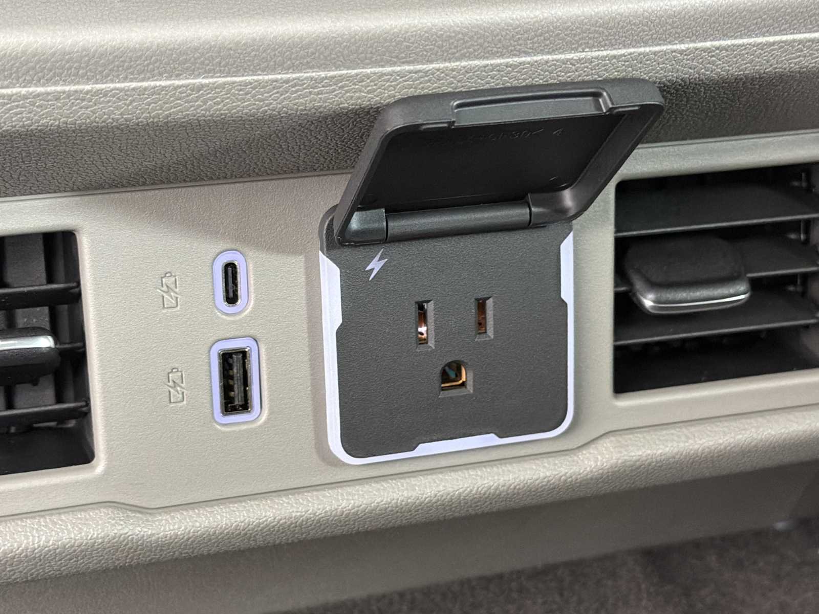 2026 GMC Sierra 1500 SLT - Photo 20