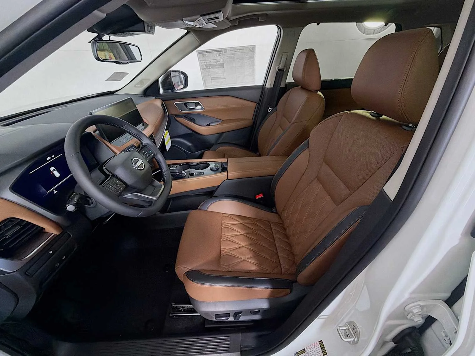 New 2026 Everest White Pearl TriCoat / Super Black Two-tone Nissan Platinum image 4