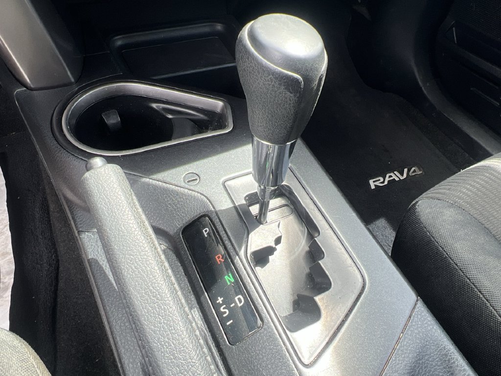 Used 2018 Silver Toyota LE image 15