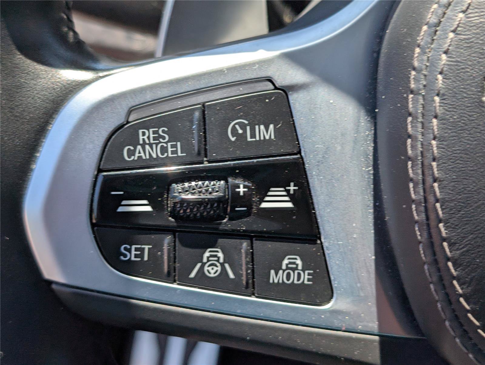 Used 2022 Mineral White Metallic BMW xDrive40i image 19