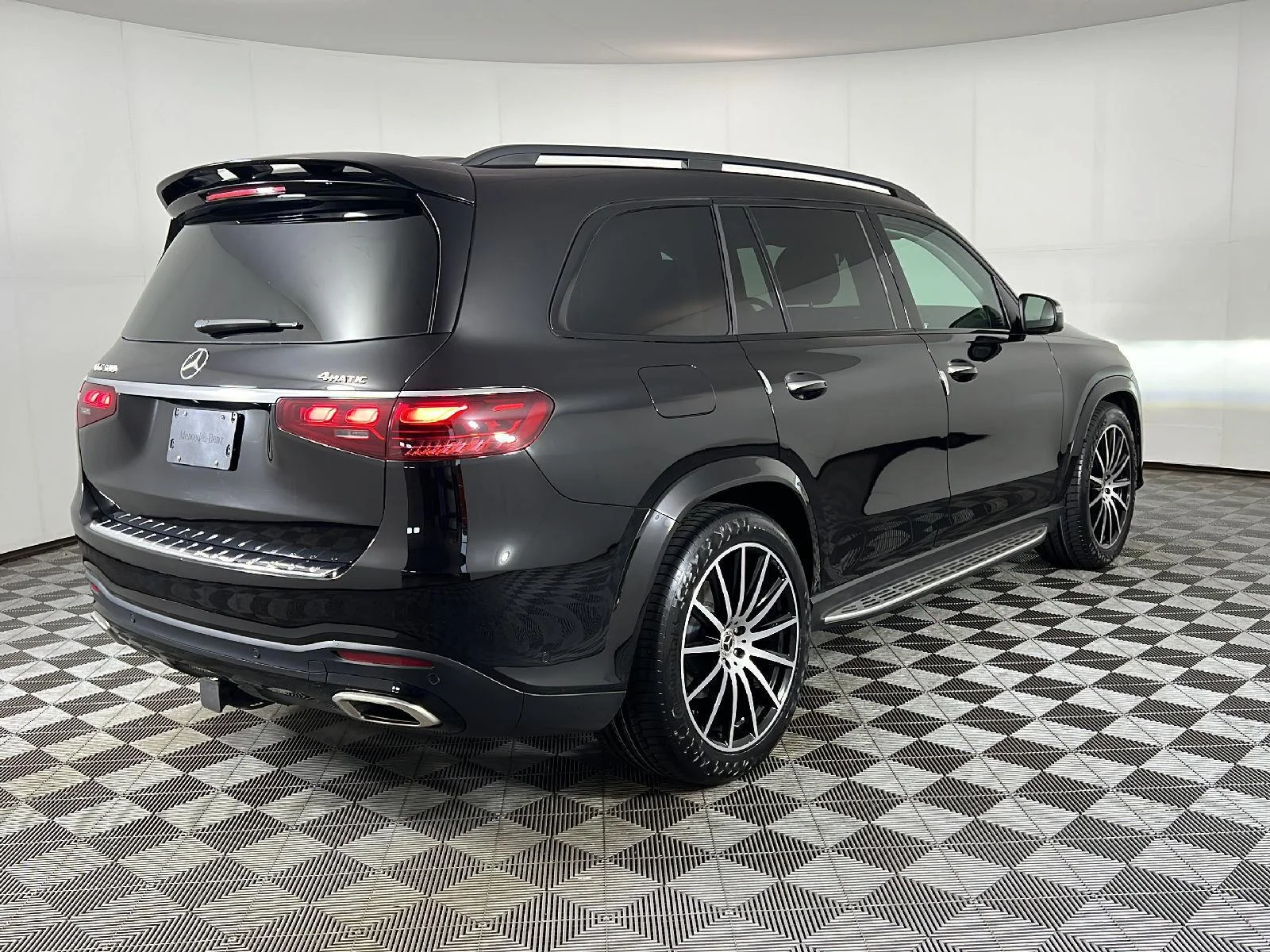Used 2024 Obsidian Black Metallic Mercedes-Benz GLS 580 image 5