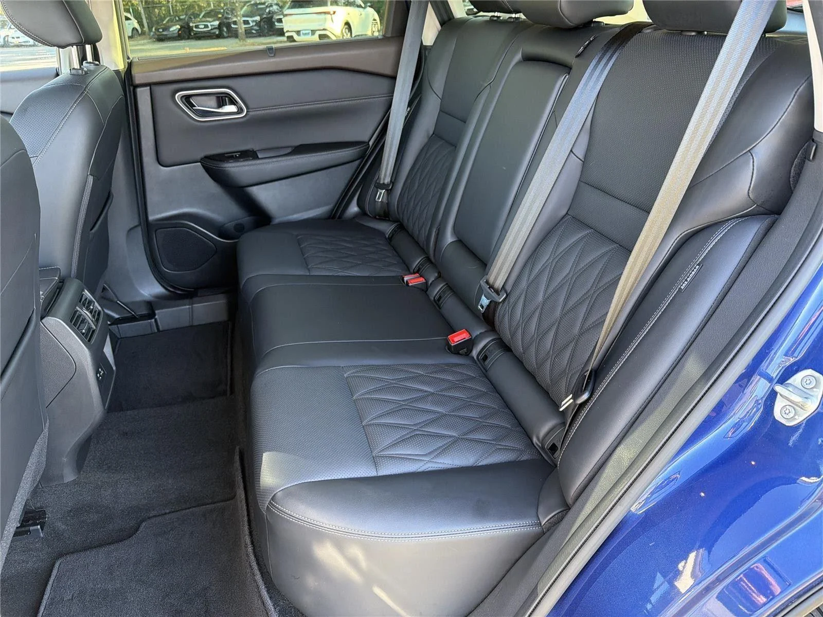 Used 2023 Caspian Blue Metallic Nissan Platinum image 35