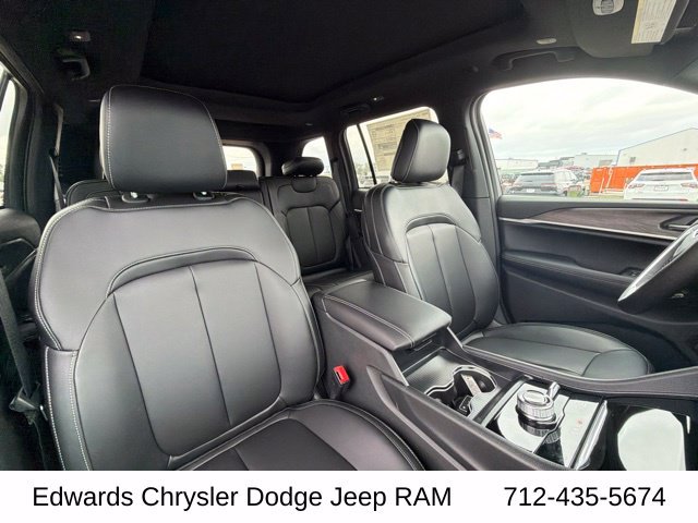 New 2027 High-Gloss Black Paint Jeep Limited image 34