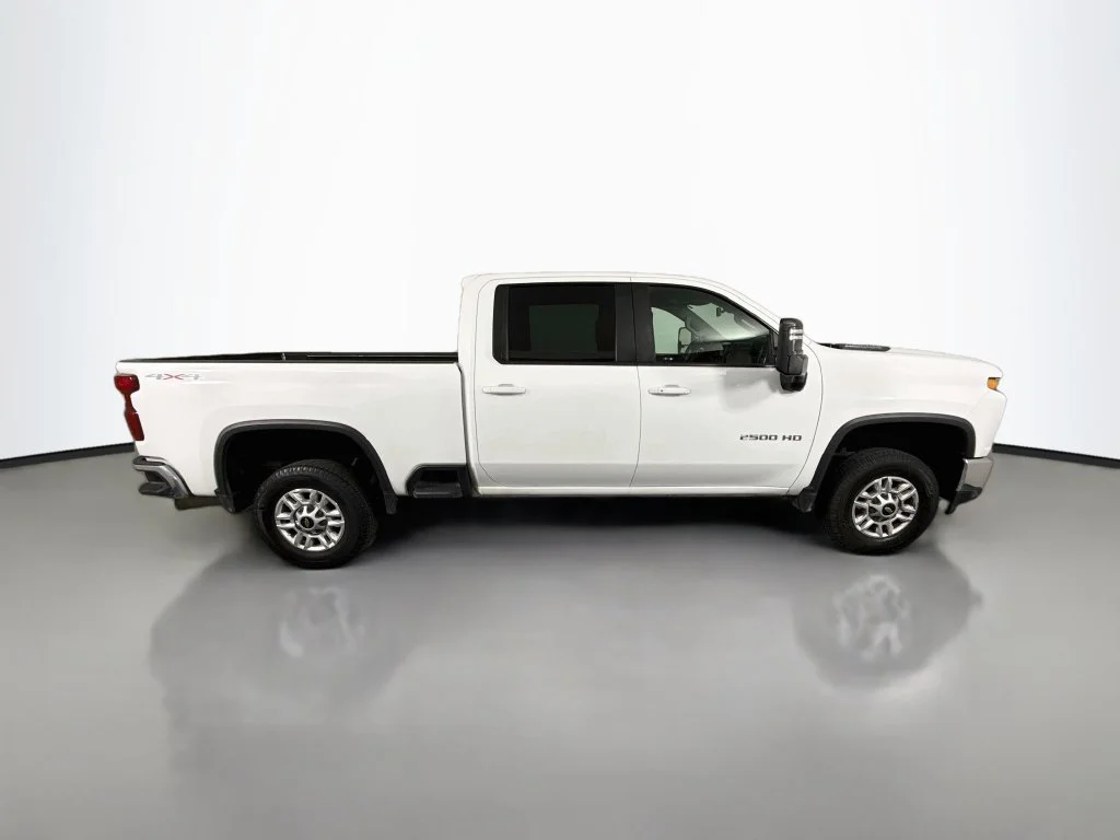 Used 2023 White Chevrolet LT image 8