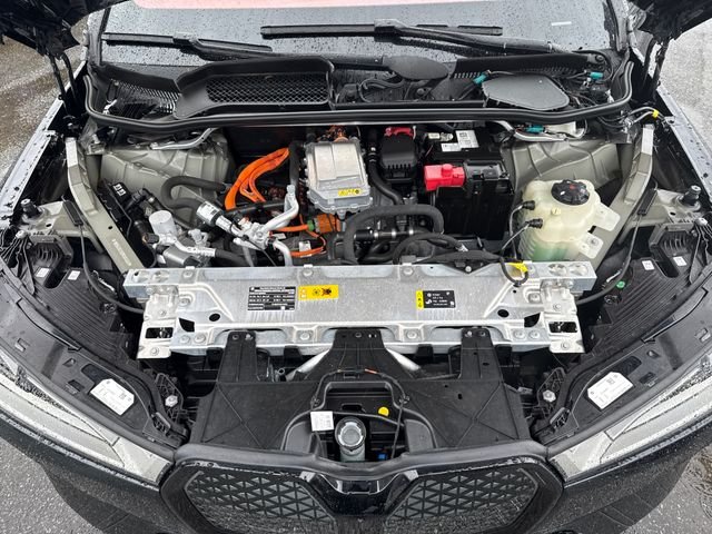 Used 2022 Black BMW xDrive50 image 27