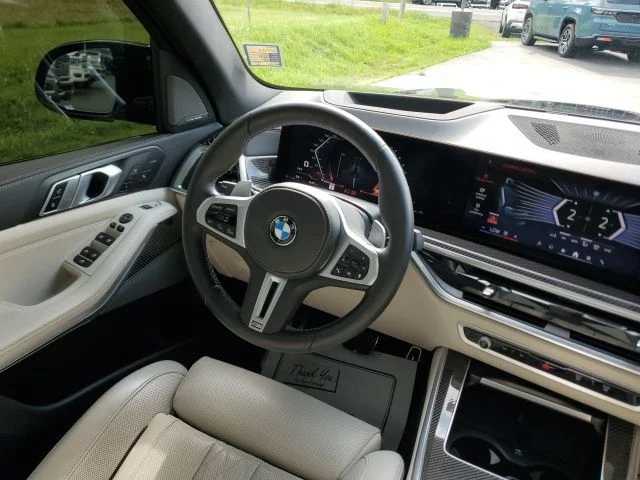 Used 2025 Black BMW M60i image 15