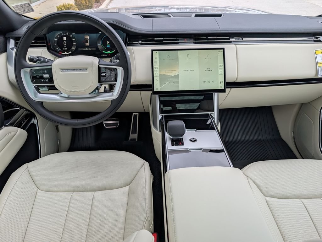 New 2026 Eiger Grey LAND ROVER SE PHEV image 10