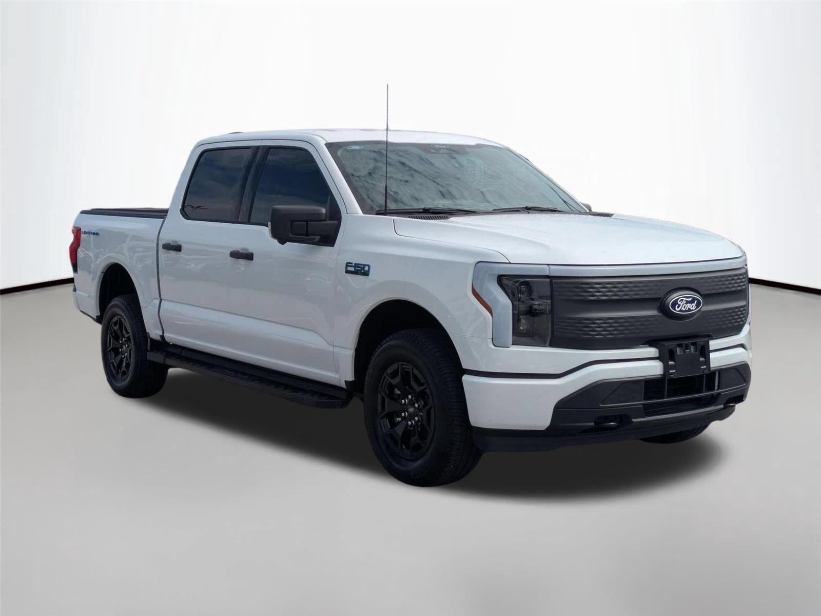Used 2025 Oxford White Ford XLT image 3