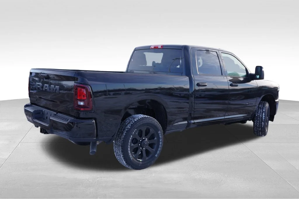 New 2026 Diamond Black Crystal Pearl-Coat Exterior Paint RAM Big Horn image 3