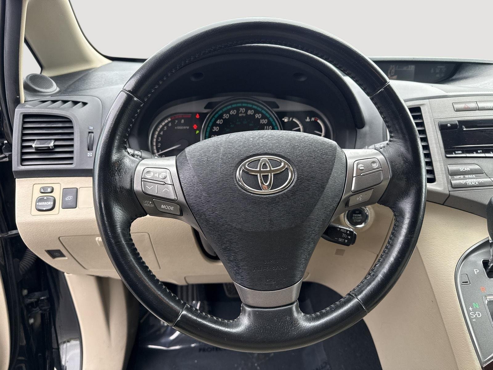 Used 2009 Black Toyota FWD V6 image 13