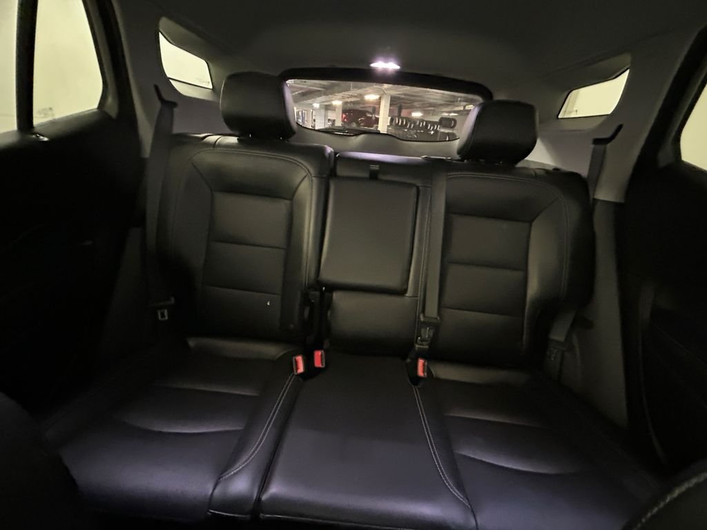Used 2024 White GMC SLT image 19