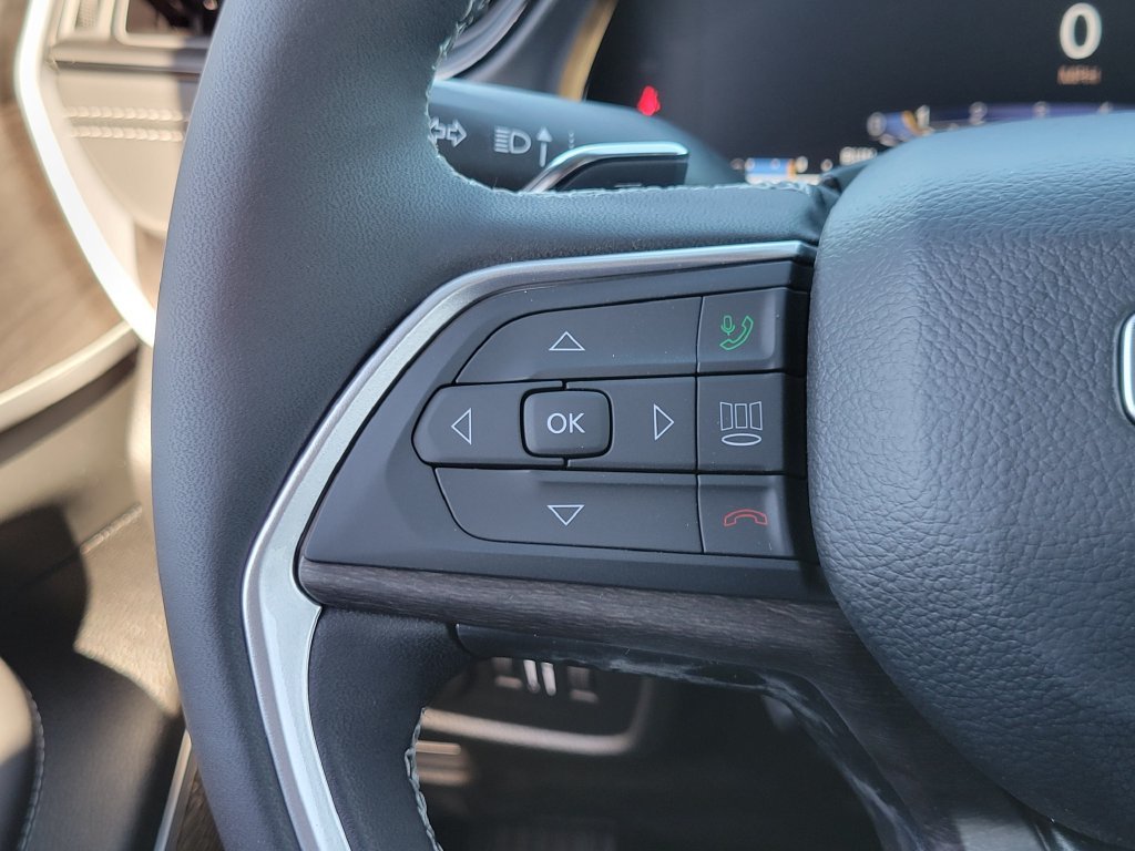 2027 Jeep Grand Cherokee photo 5